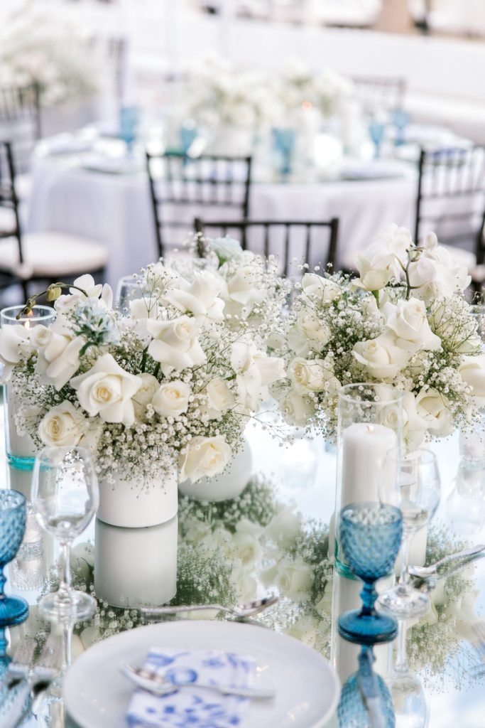 babys breath with blue centerpiece