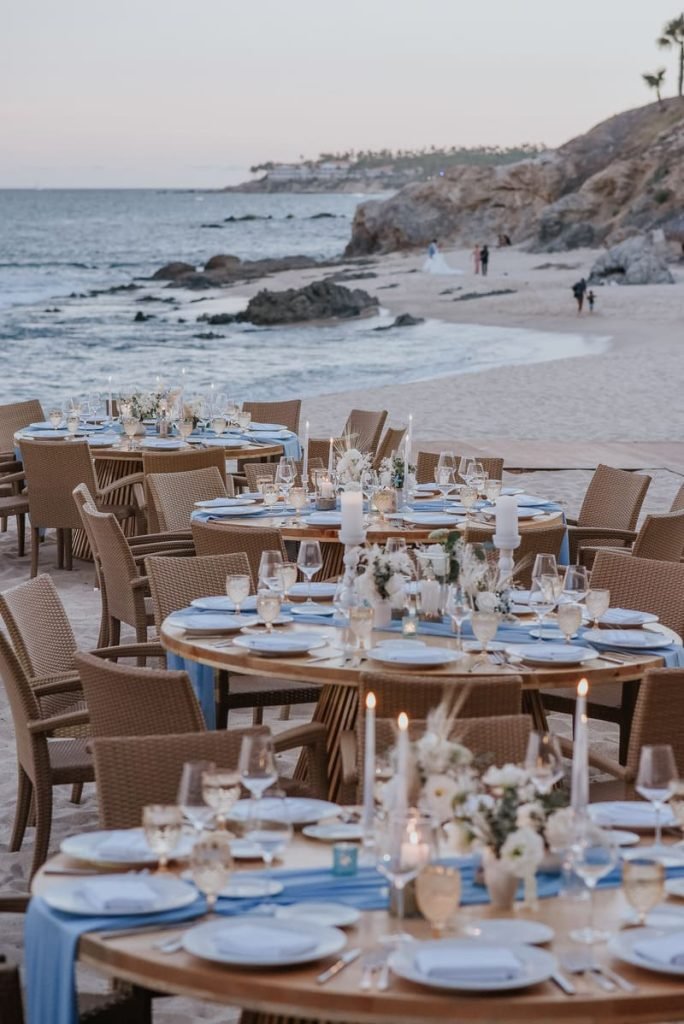 Roun tables with table runner reception