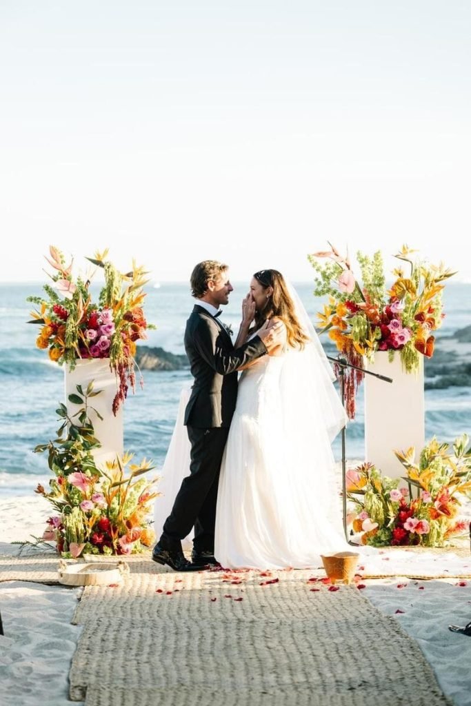white pedestals wedding decor ceremony